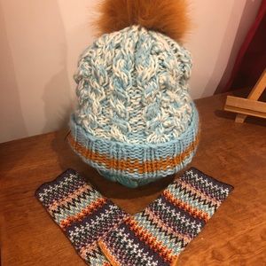 Toque and fingerless gloves